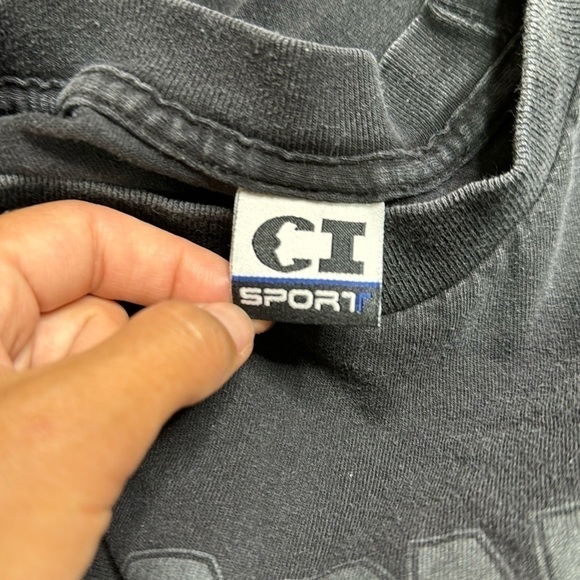 Vintage CI Sports Black UW Badgers Hockey Tshirt Small - Picture 7 of 8